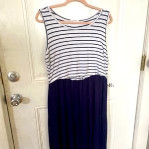 SMALLSHOW Nursing and Maternity Dress